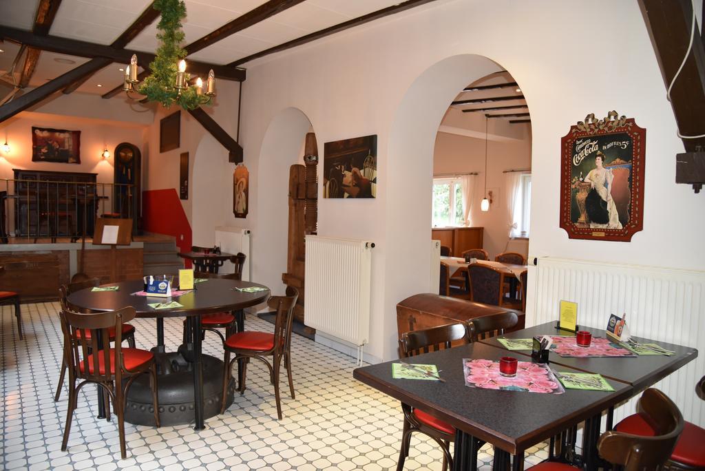 Hotel An Der Alten Porzelline ノイウハウス・アム・レンヴェーク エクステリア 写真