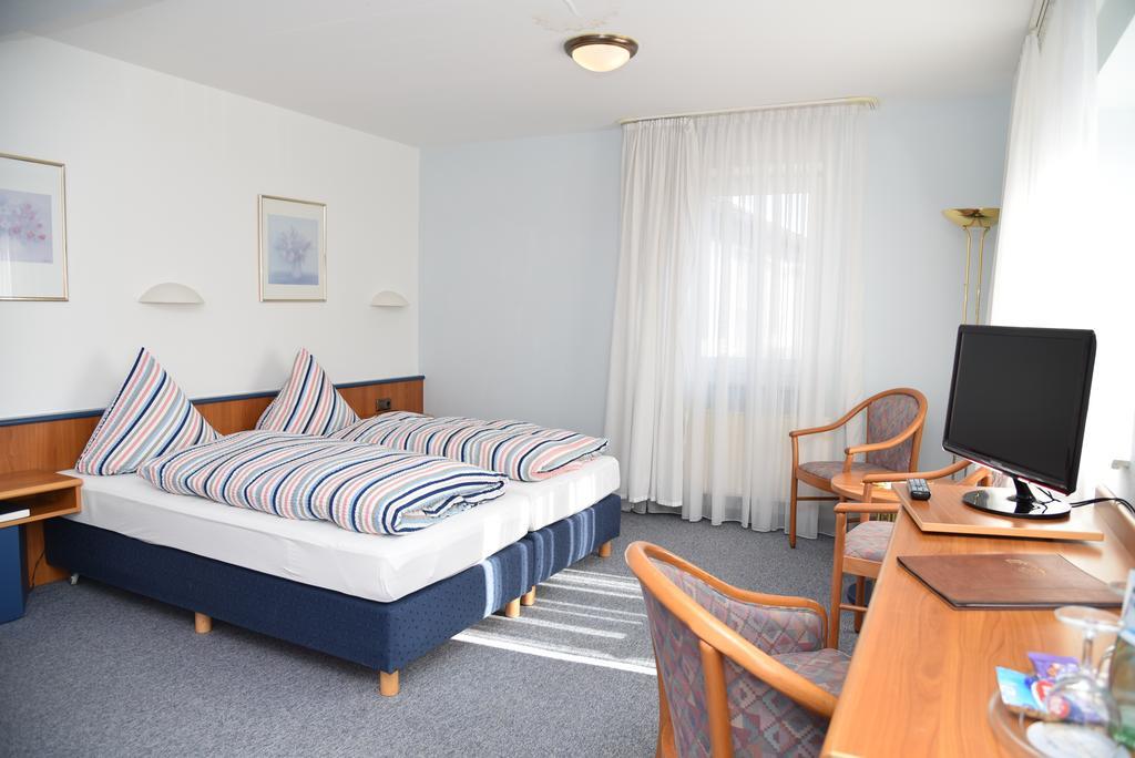Hotel An Der Alten Porzelline ノイウハウス・アム・レンヴェーク 部屋 写真