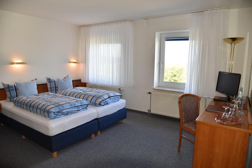 Hotel An Der Alten Porzelline ノイウハウス・アム・レンヴェーク エクステリア 写真