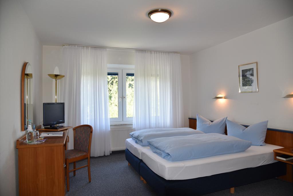 Hotel An Der Alten Porzelline ノイウハウス・アム・レンヴェーク 部屋 写真