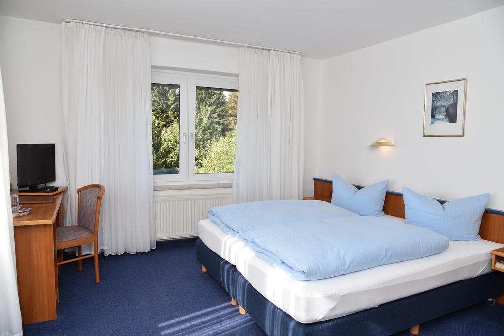 Hotel An Der Alten Porzelline ノイウハウス・アム・レンヴェーク エクステリア 写真